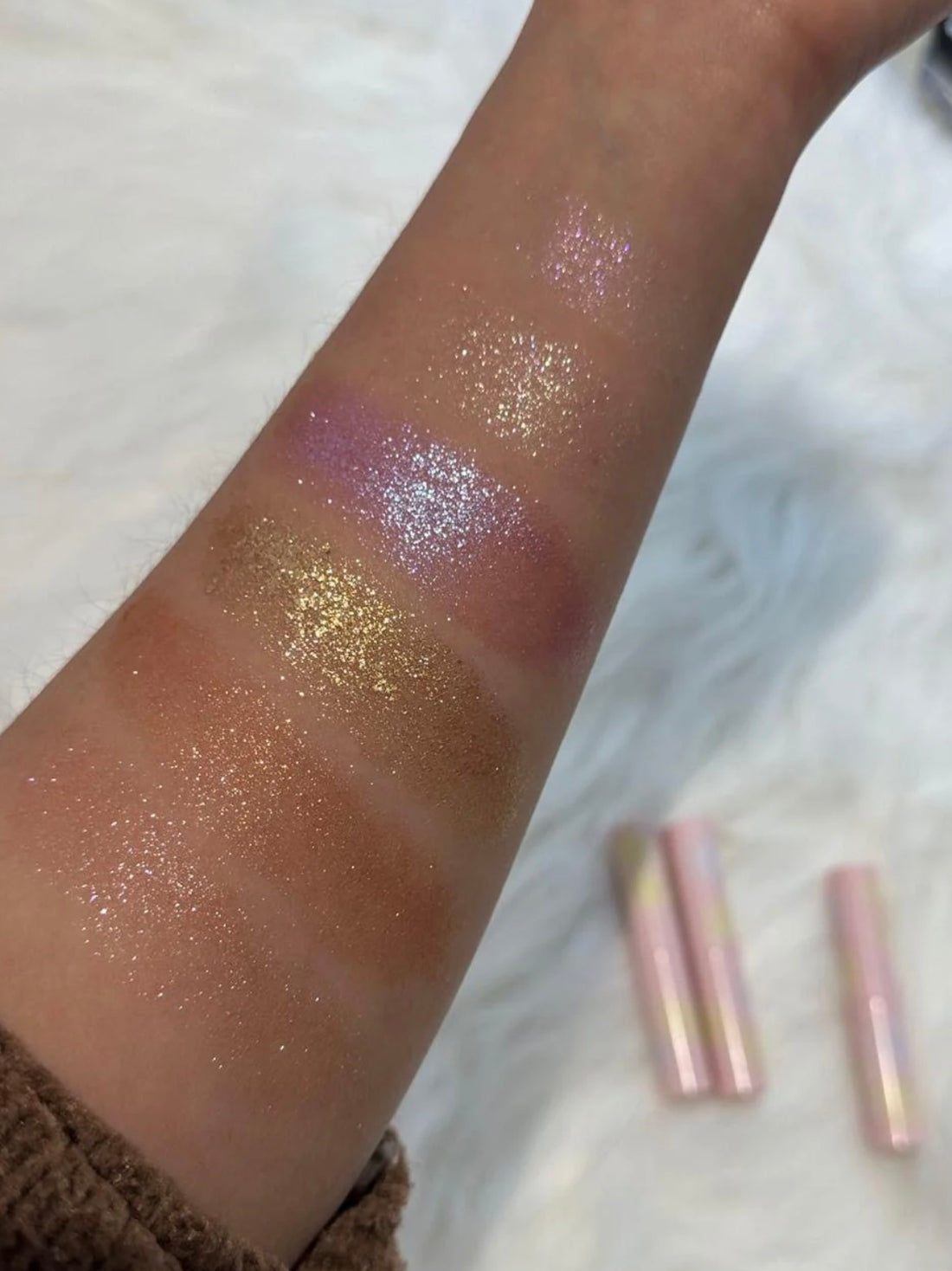 HUXIABEAUTY EYESHADOW HIGHLIGHTER STICK