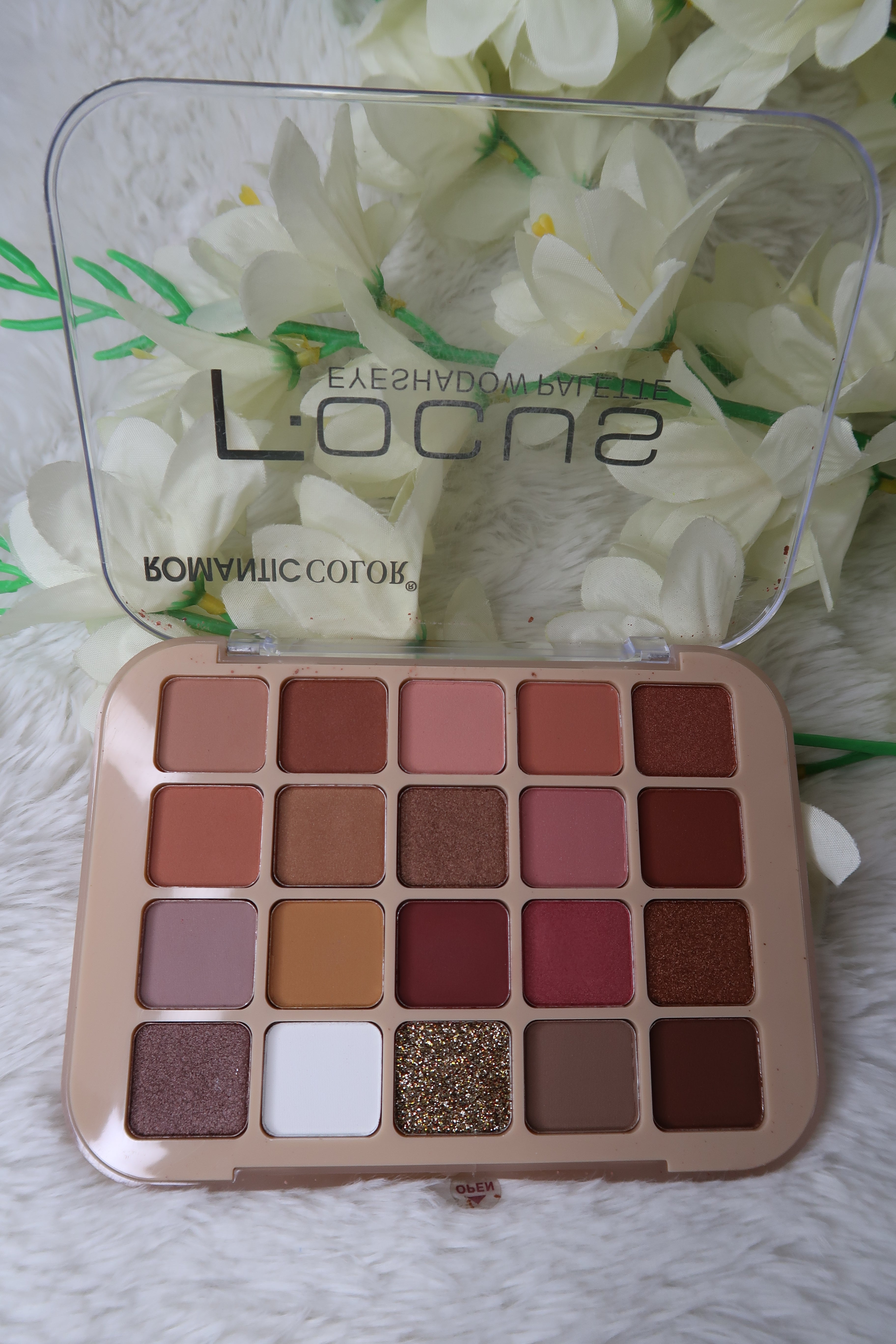 Eyeshadow and Glitter 16 Color Focus Palette