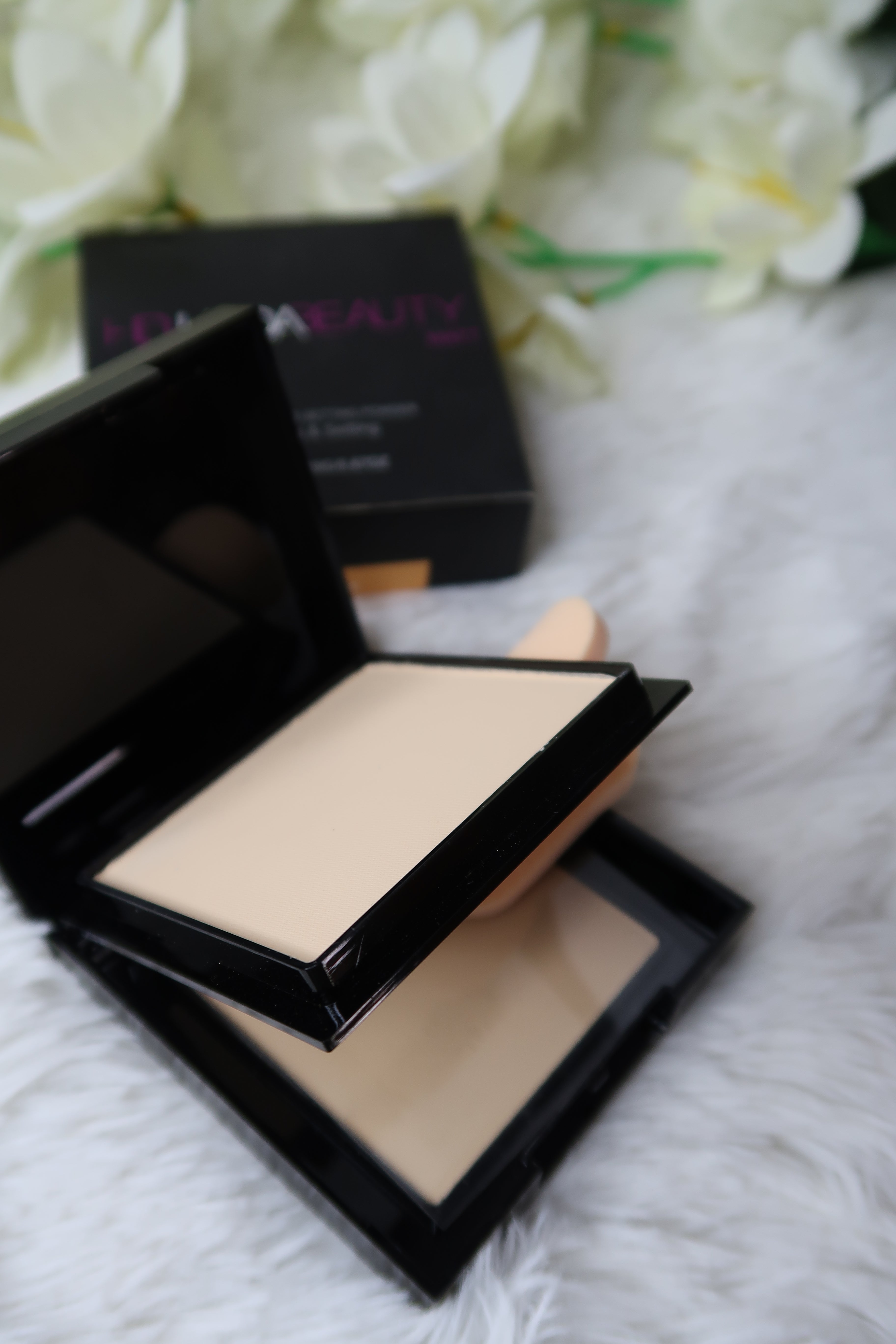 HUDA BEAUTY Easy pressed Baking & Setting Powder 2 in 1