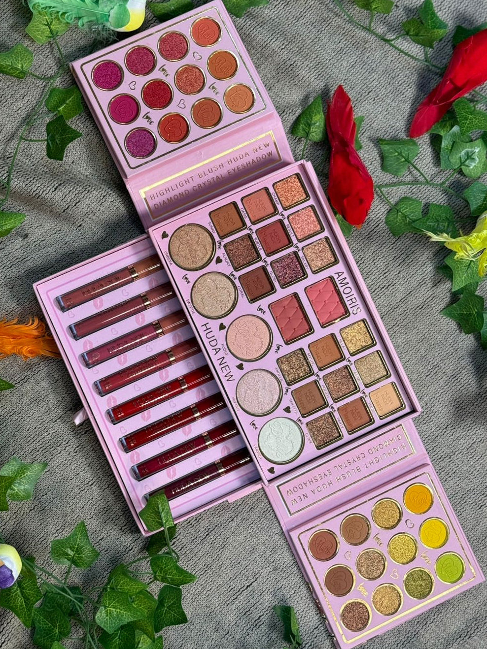 Huda New Amoris Eyeshadow All in 1 book